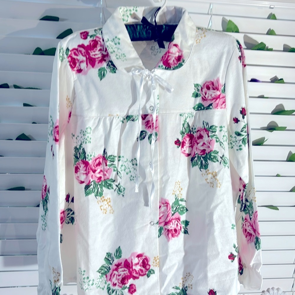 NWOT bright white and pink floral flannel pajama top